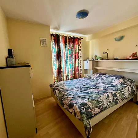 Apartment Ruim Met 3 Slaapkamers Naast Het *